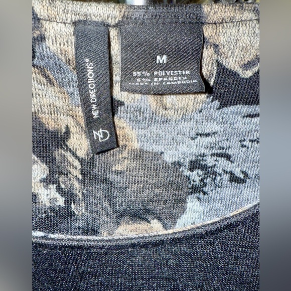 New Directions 3/4 Ruched Sleeve Floral Top, Size Medium - Picture 4 of 4